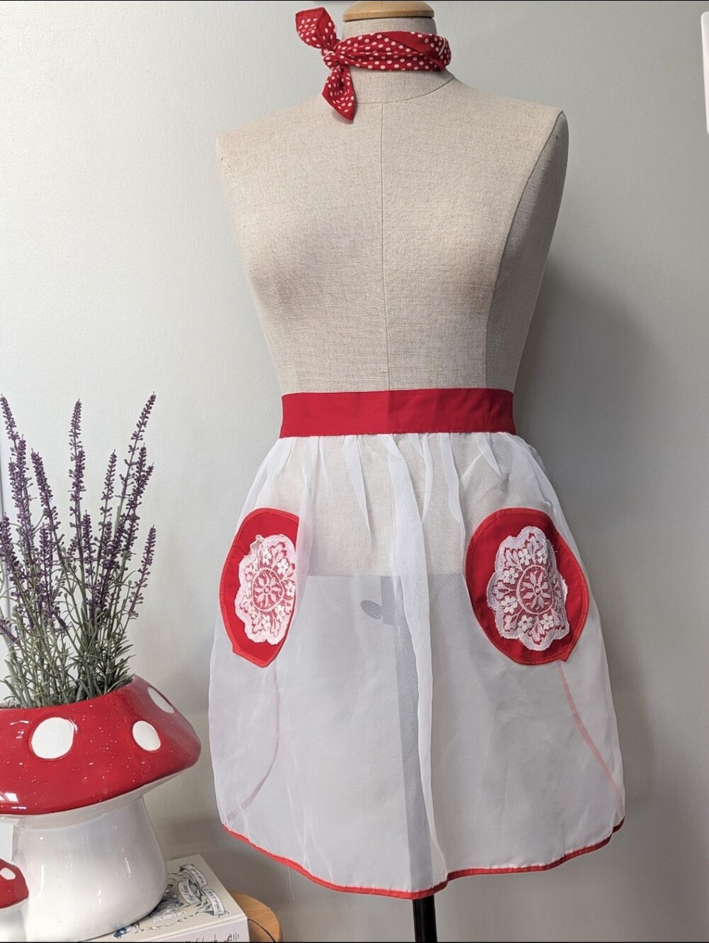 VTG MC Lace Half Apron Retro Kitty Foreman Kitchen Baker Homemaker Entertaining